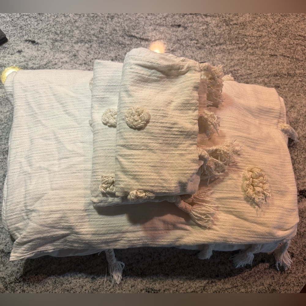 Anthropologie Cream Floral Duvet Cover - Picture 4 of 4